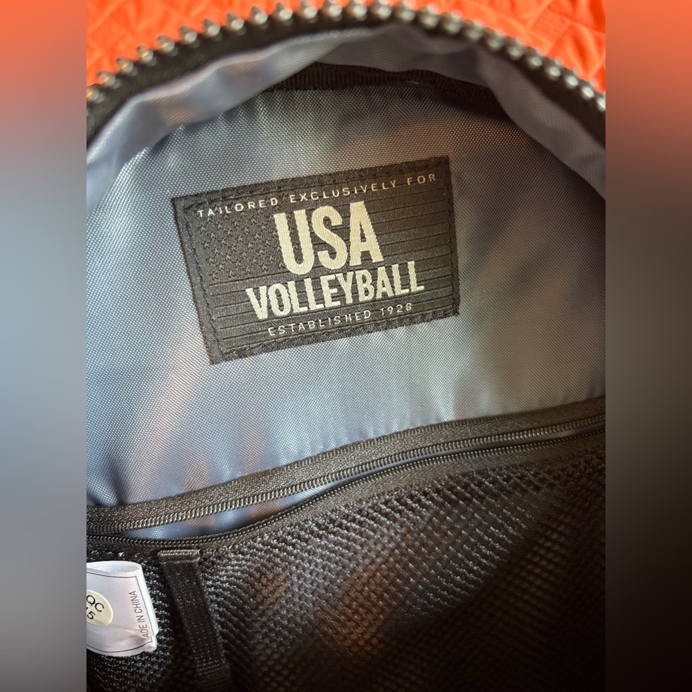 🚨4/$20 Sale!🚨 Mini Adidas backpack (Purse size) NWT USA Volleyball - Picture 5 of 5